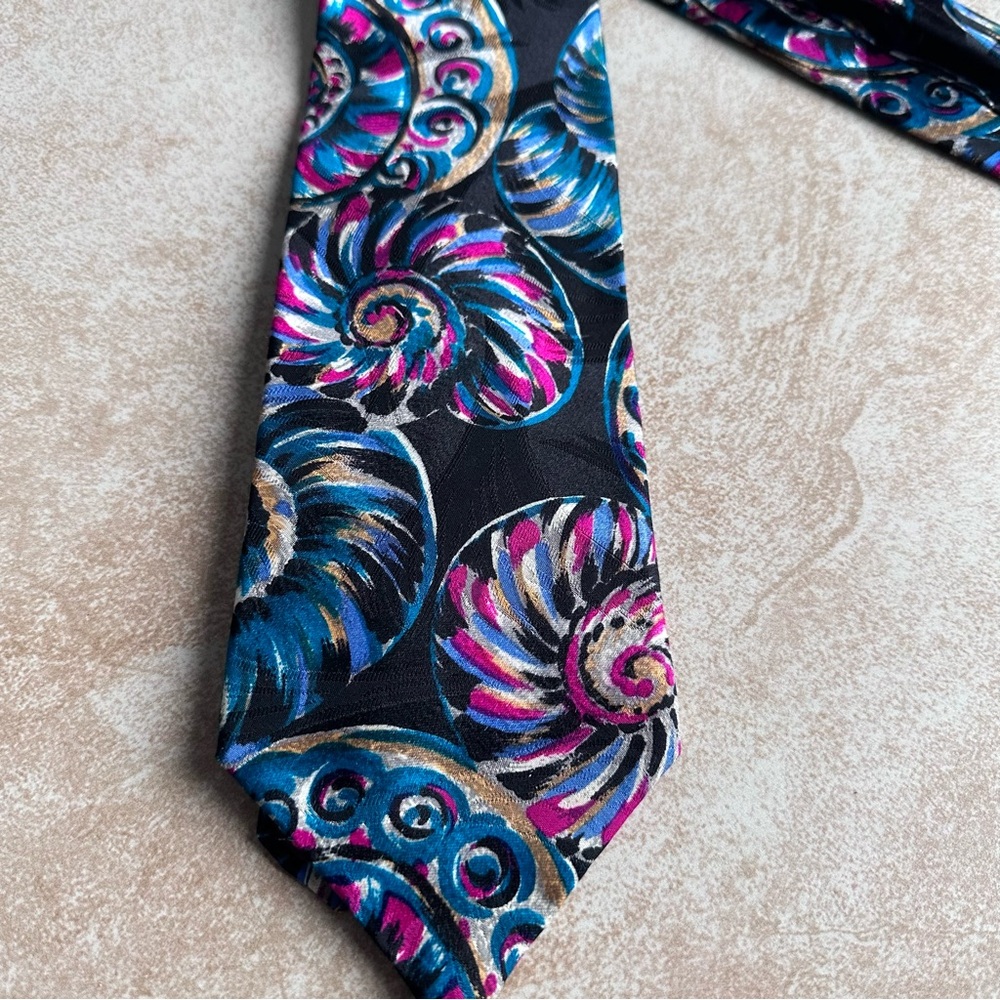 Vintage Vibrant Patterned Tie